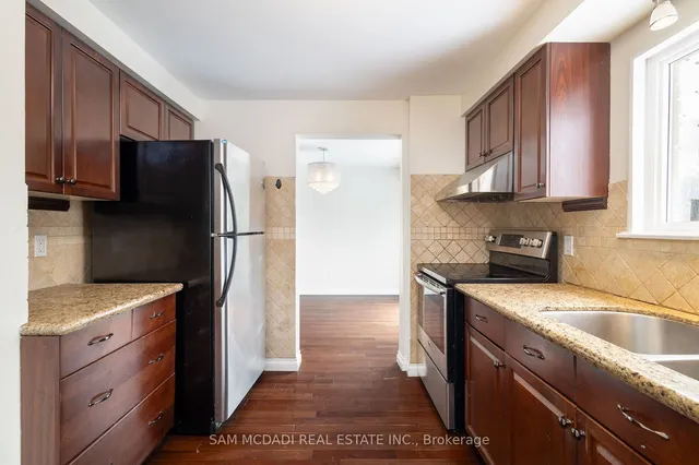 Additional image 16 of 2290 Devon Rd