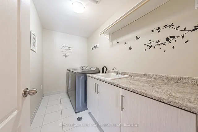 Additional image 29 of 1 Little Britain Cres