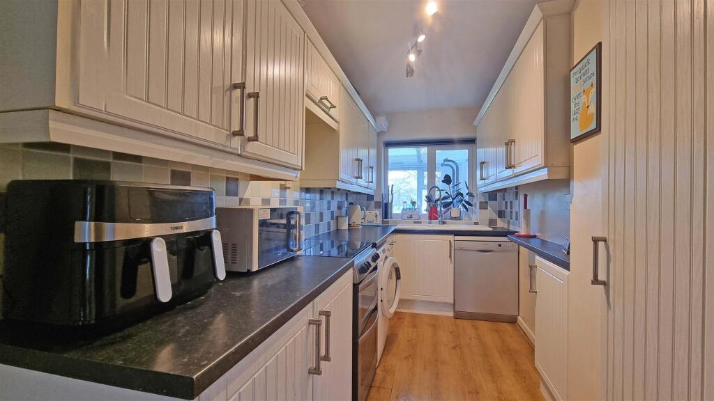 Additional image 4 of Woodleaves, Hollywood