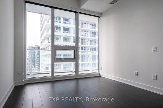 17 Bathurst St Unit 3103 photo 4