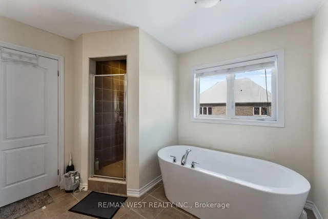 Additional image 21 of 33 Lone Rock Circ