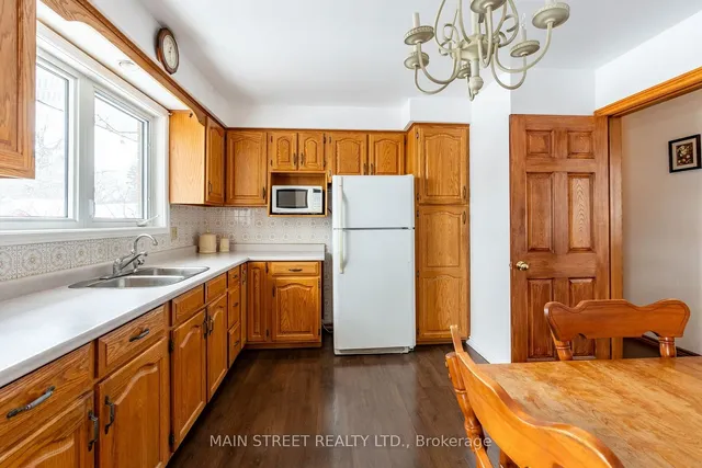 Additional image 11 of 92 Queenston Cres