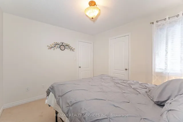 Additional image 33 of 19 Snapdragon Sq