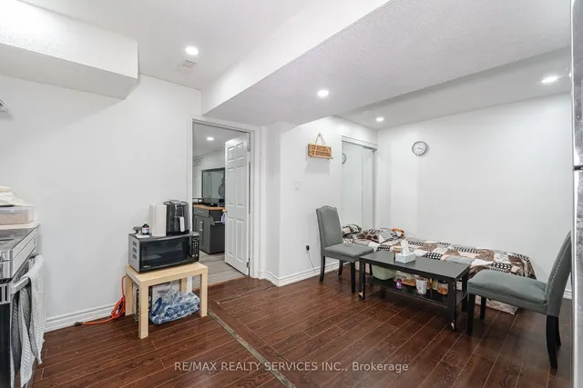 Additional image 32 of 46 Hollowgrove Blvd