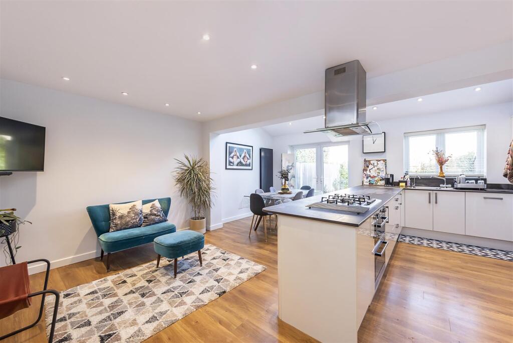 Additional image 6 of Chesterton Avenue, Harpenden