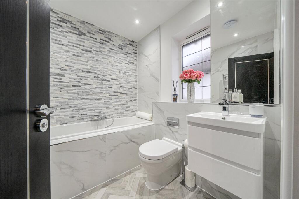 Additional image 36 of Meadow Way, Farnborough Park