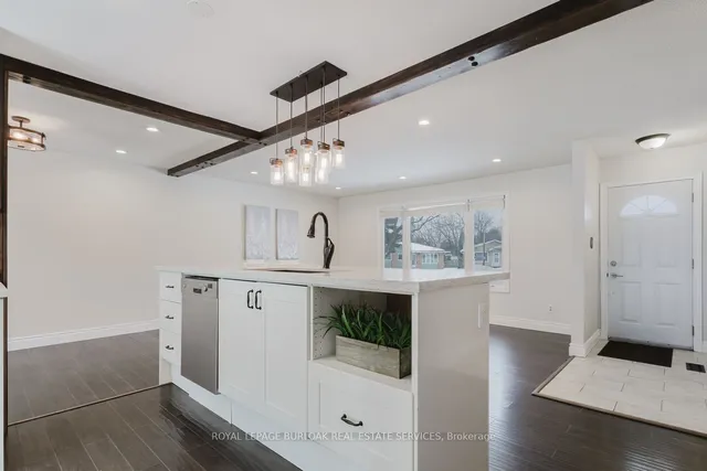 Additional image 11 of 2241 Melanie Crt