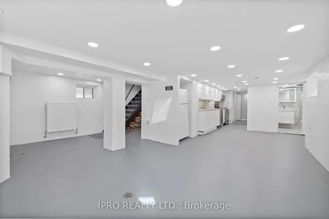 Additional image 36 of 15 Macdonell Ave