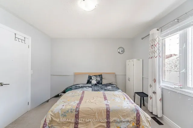 Additional image 25 of 16 Eiffel Blvd