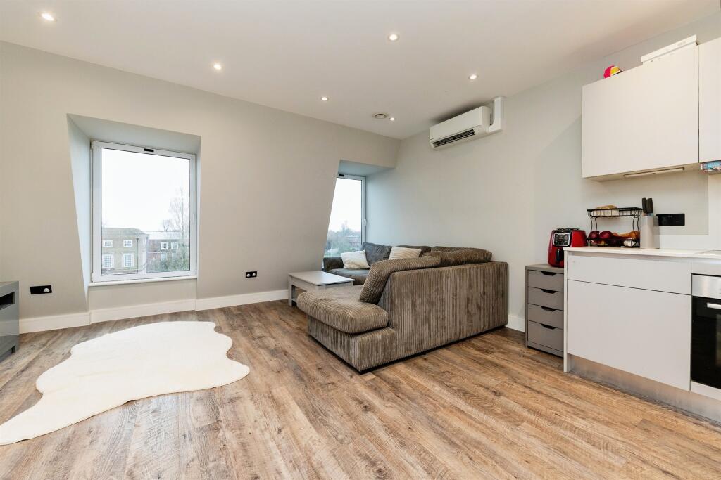 Additional image 18 of Parkway, Welwyn Garden City