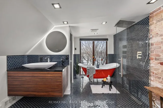 Additional image 13 of 13 Woodfield Rd