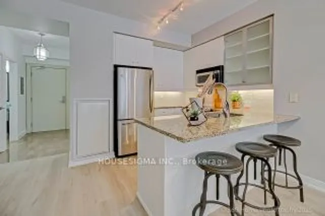 Additional image 10 of 438 King St Unit 512