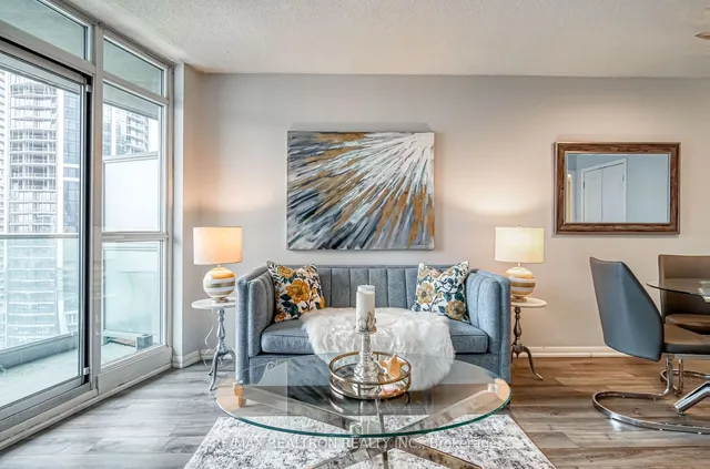 Additional image 10 of 18 Yonge St Unit 3109