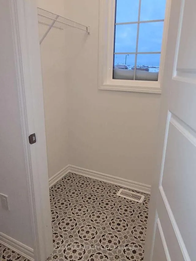 Additional image 4 of 1377 Lily Cres