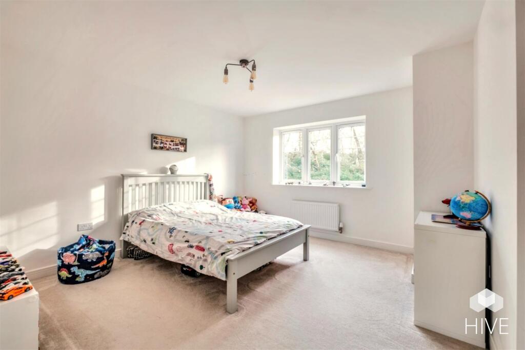 Additional image 18 of Horseshoe Crescent, Ferndown
