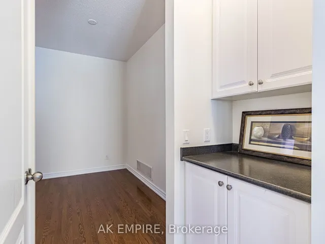 Additional image 22 of 856 Miltonbrook Cres