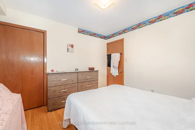 Additional image 25 of 60 Larchmere Ave