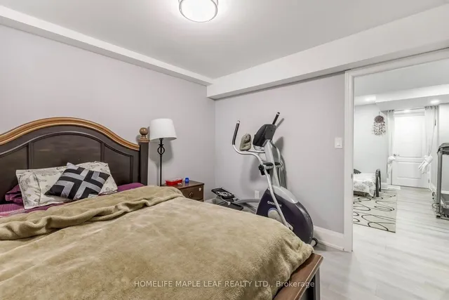 Additional image 28 of 14 ICON St