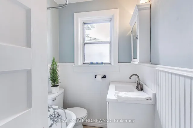 Additional image 18 of 36 Eastmount Ave