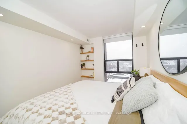 Additional image 33 of 725 King St Unit 811