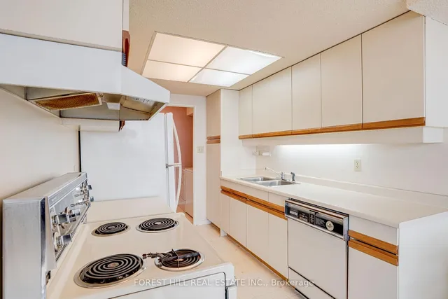 Additional image 19 of 3000 Bathurst St Unit 904