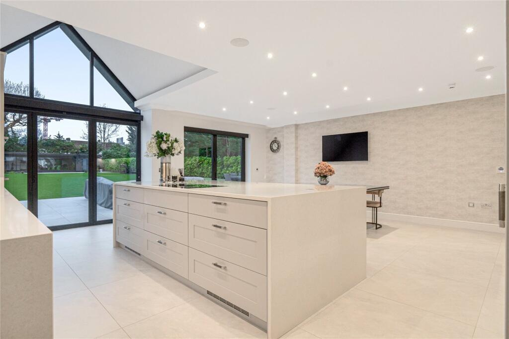 Additional image 13 of Meadow Way, Farnborough Park