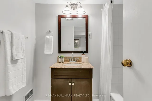 Additional image 38 of 858 Carlaw Ave