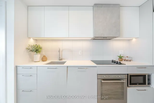 Additional image 15 of 19 Western Battery Rd Unit 3217