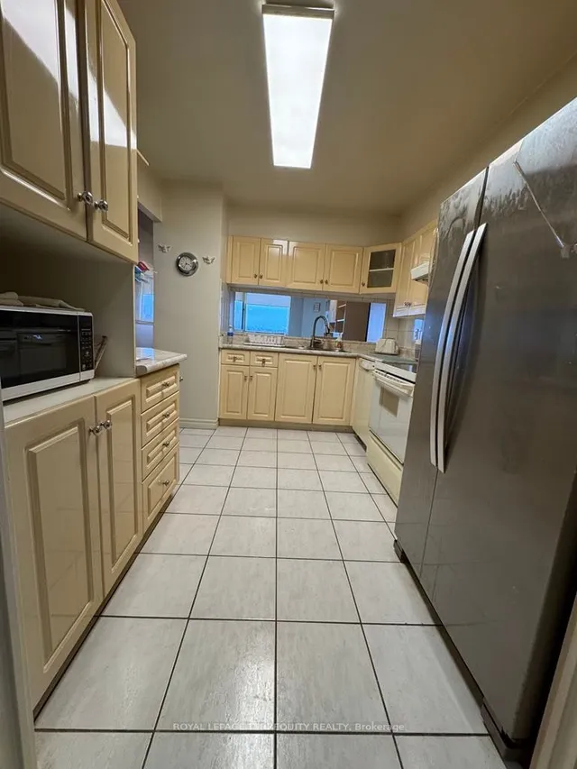 Additional image 9 of 236 Albion Rd Unit 1012