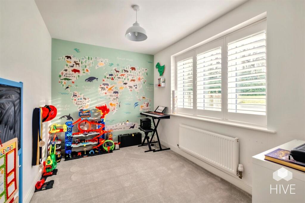 Additional image 11 of Horseshoe Crescent, Ferndown