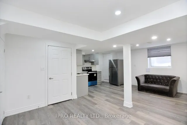 Additional image 38 of 14 Paramount Pl