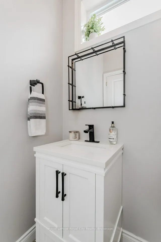 Additional image 15 of 213 Tremaine Cres