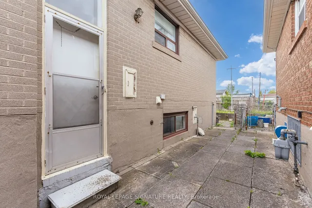 Additional image 38 of 40 Arleta Ave