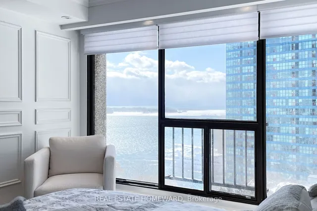 Additional image 33 of 65 Harbour Sq Unit 1404