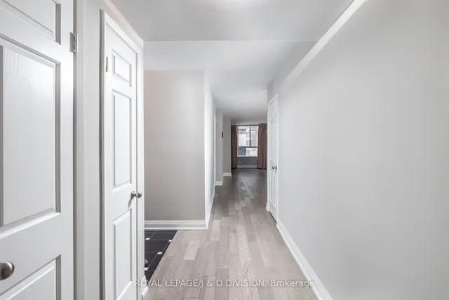 Additional image 3 of 717 Bay St Unit 1004