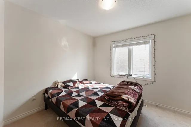 Additional image 23 of 33 Lone Rock Circ