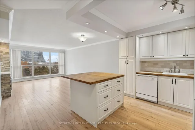 Additional image 8 of 2261 Lake Shore Blvd Unit 512