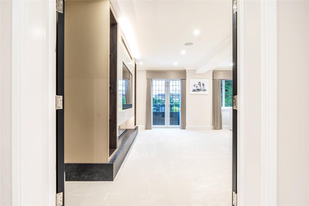 Additional image 23 of Meadow Way, Farnborough Park