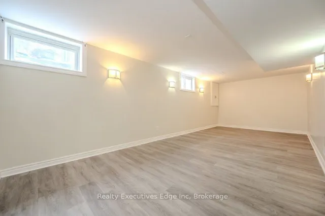 Additional image 30 of 28 Summerhill Cres