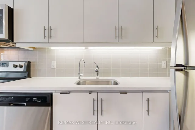 Additional image 11 of 17 Zorra St Unit 905