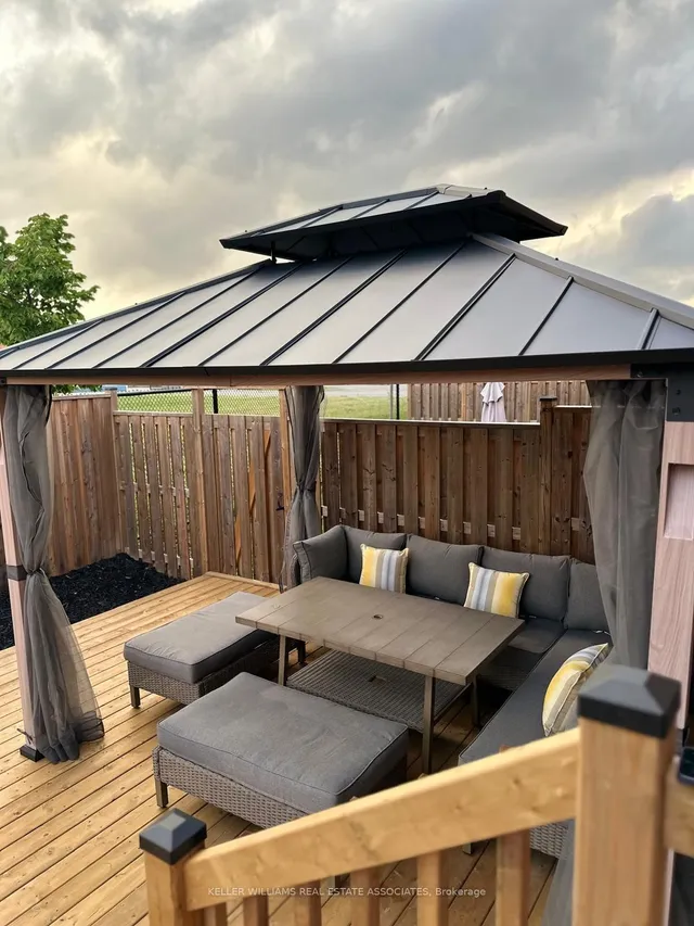 Additional image 38 of 1176 Duignan Cres