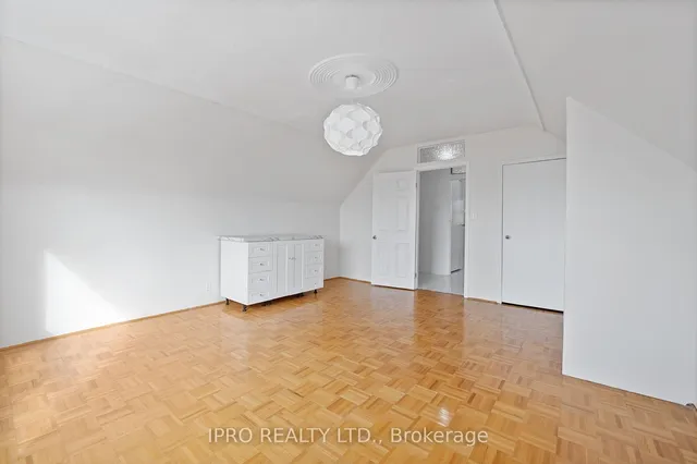 Additional image 34 of 15 Macdonell Ave