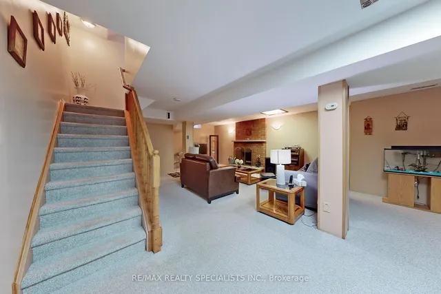 Additional image 40 of 8 Cochrane Ave