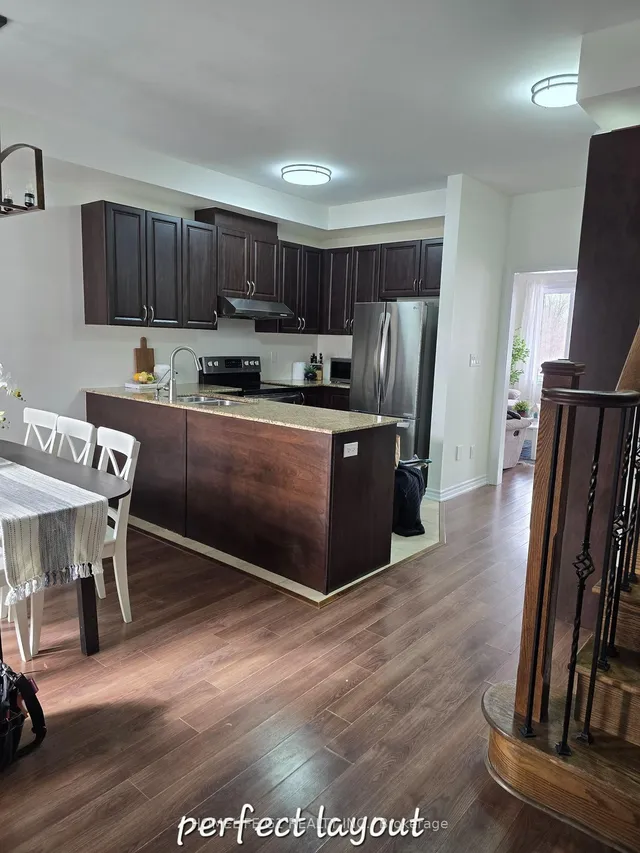 Additional image 19 of 8 Kayak Hts