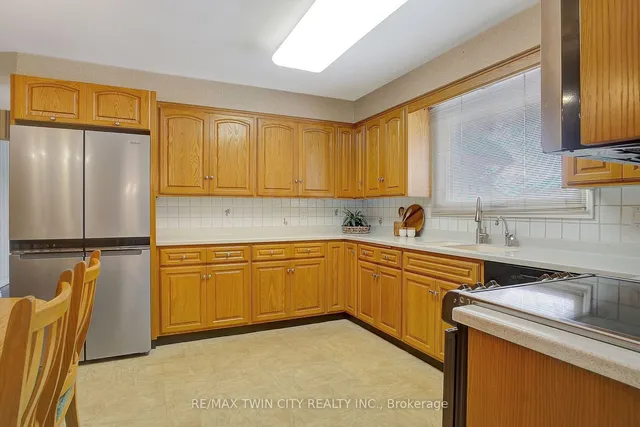 Additional image 11 of 28 Upper Canada Pl