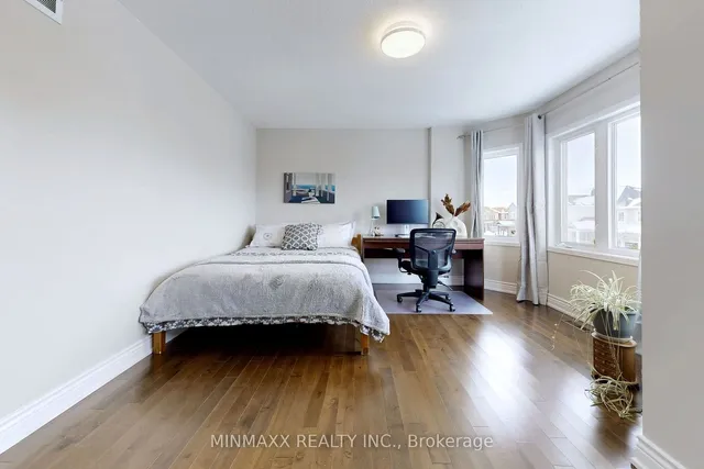 Additional image 31 of 1081 Holdsworth Cres