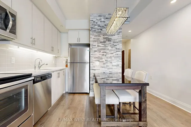 Additional image 15 of 17 Zorra St Unit 905