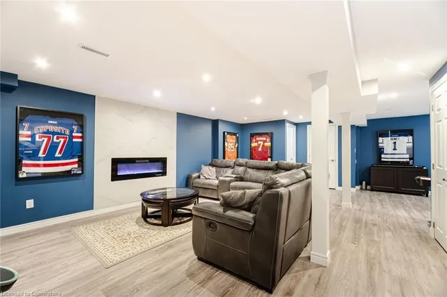 Additional image 32 of 20 Iris Cres