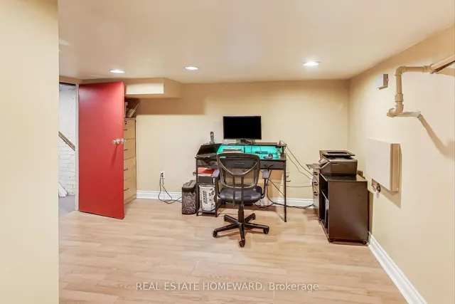 Additional image 21 of 36 Eastmount Ave