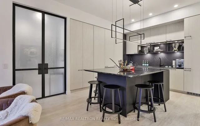 Additional image 3 of 505 Richmond St Unit 419